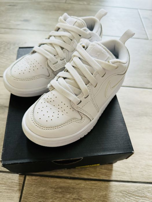 Adidasi  Nike Jordan 1 alt nr 30 impecabili