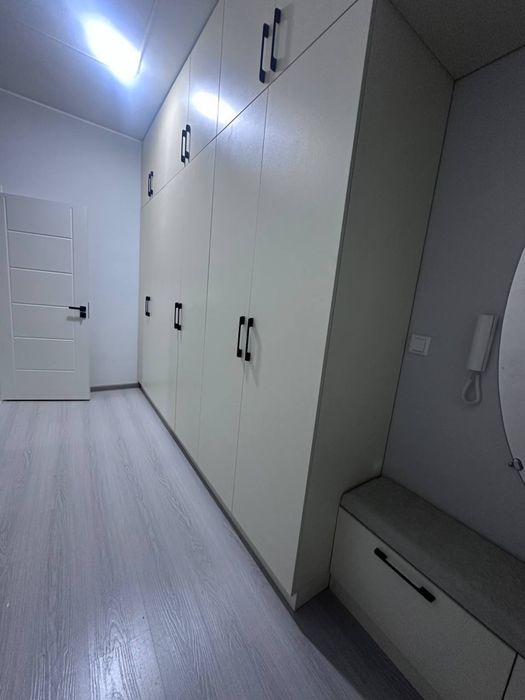 Новостройка 3 этаж 56.3 квадрат с мебелю