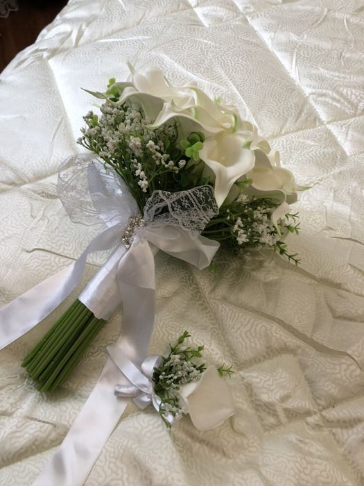 Продам комплект букет из белоснежных калл.