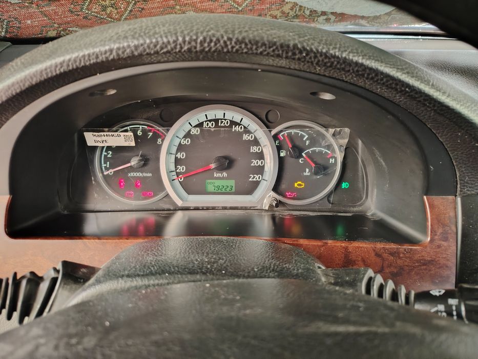 Lacetti 1.8 sotiladi