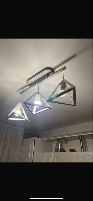 Продам люстры 5 штук все разных форм