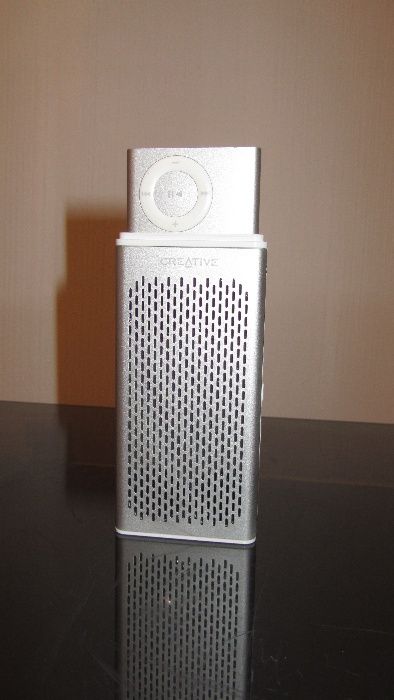 Ipod Shuffle + Boxa Creative Travel Sound i50