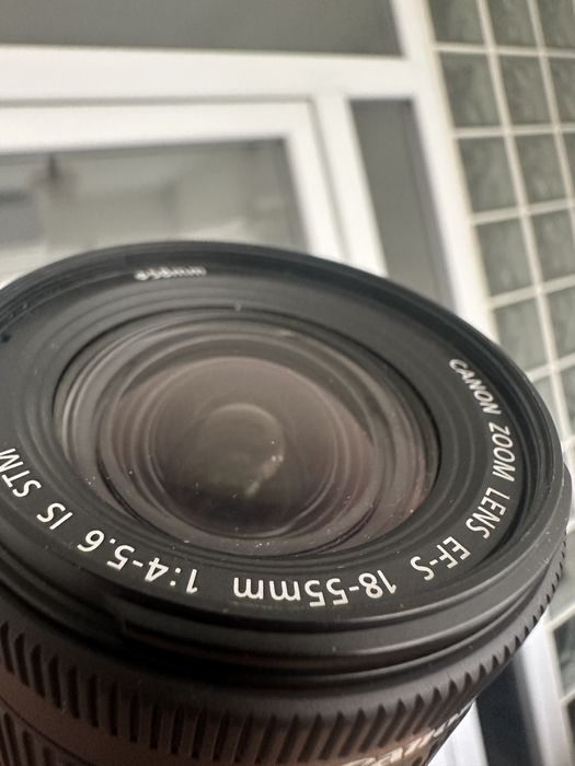 Vând aparat foto Canon EOS 250D