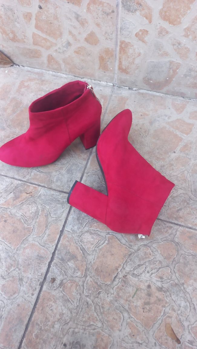 Botine Pull &bear măr 40 și botine New Yorker măr 38