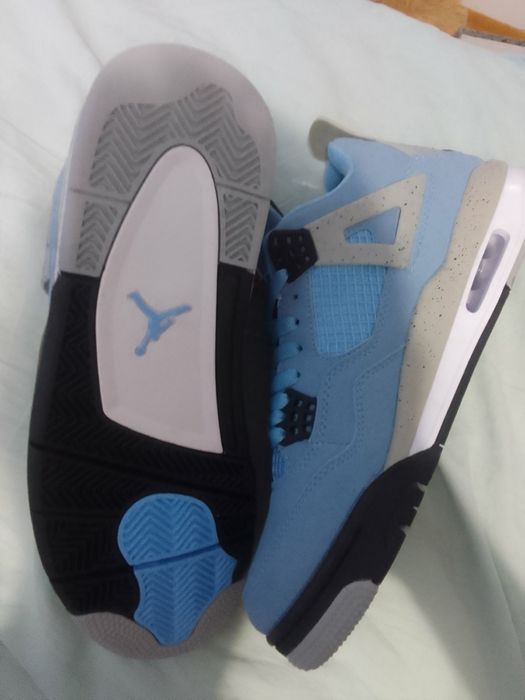 NIKE air jordan 4 university чисто нови 42 номер