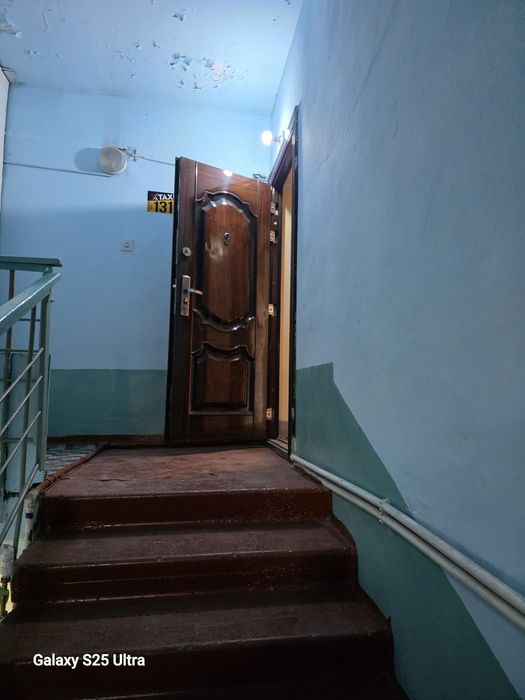 Асака банк аптекани тепаси 2 хона 70 квадират шароитлари яхши исик