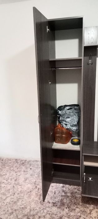 Продам шкаф и прихожую в Хорошем состояние