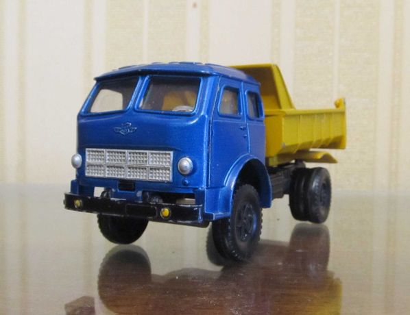 Модель автомобиля из СССР. МАЗ-- 503   1:43
