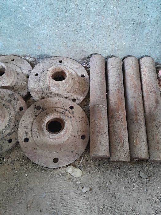 Vand  4 butuci  pentru remorca