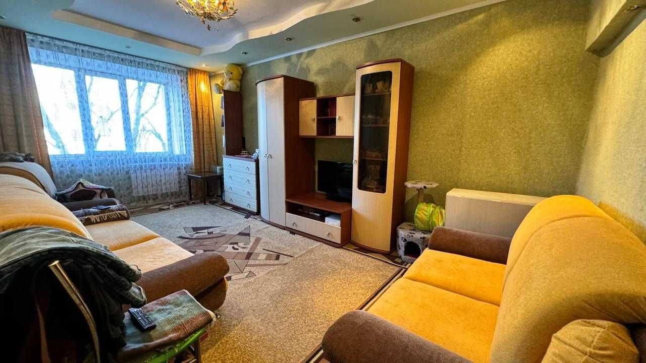 Продам 2-комнатную квартиру по Металлургов, 41 м², 2/9 этаж