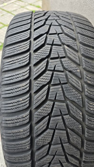 Зимни гуми 255 40 19 марка Hankook