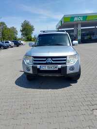 Văd Mitsubishi pajero mașina este în regulă toate actele la zi