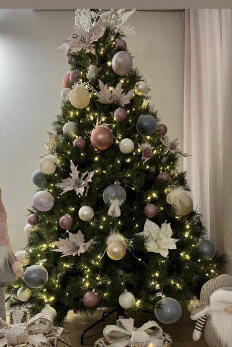 Коледна елха с блестящи връхчета