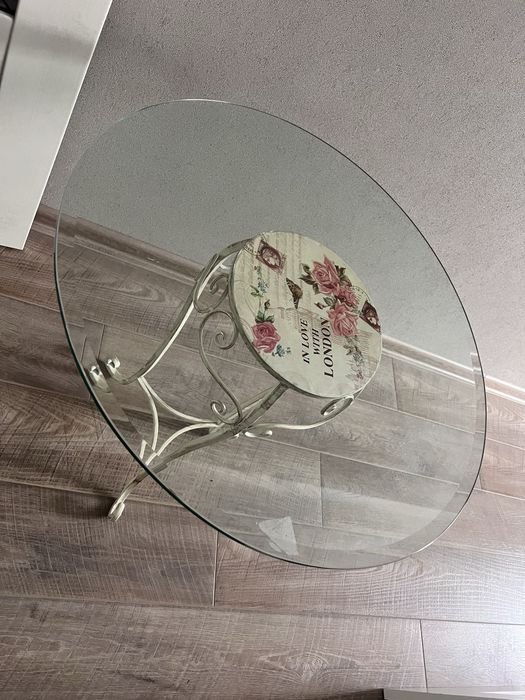 Стекло круглое от столика или на банкетку