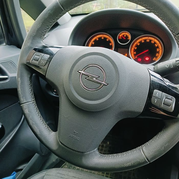 Opel CORSA 1.2 benzina 2014