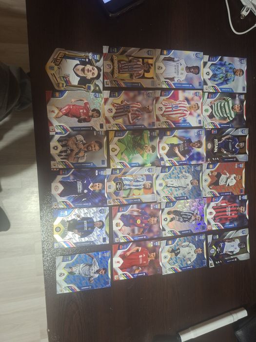 Футболни карти panini моля пишете тук