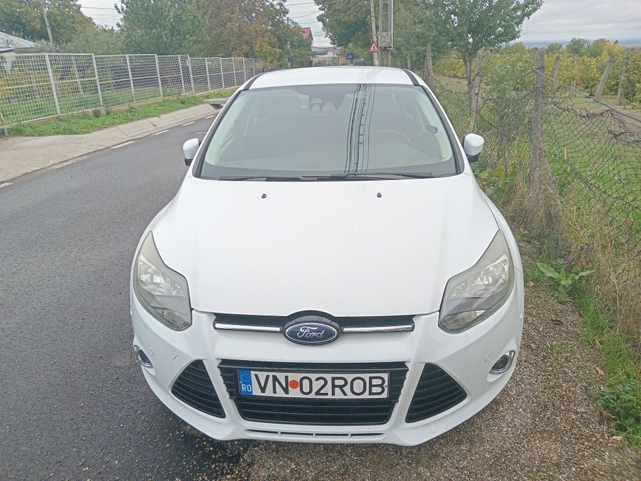 Vand Ford Focus , in stare perfecta, multiple dotari,4000 euro