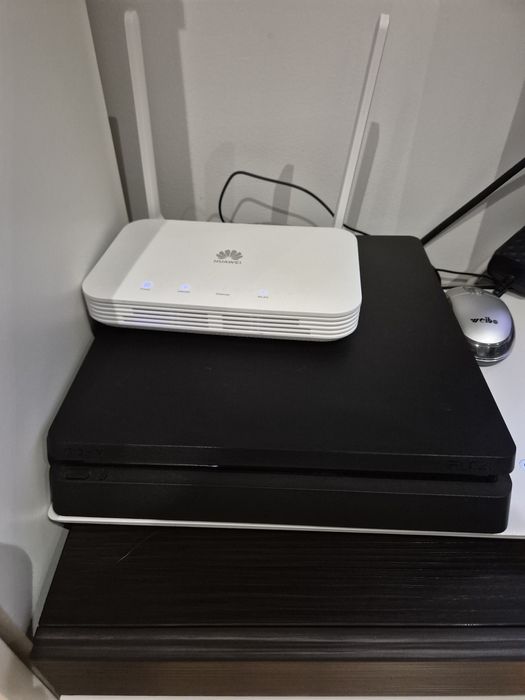 Vand ps4 slim negru