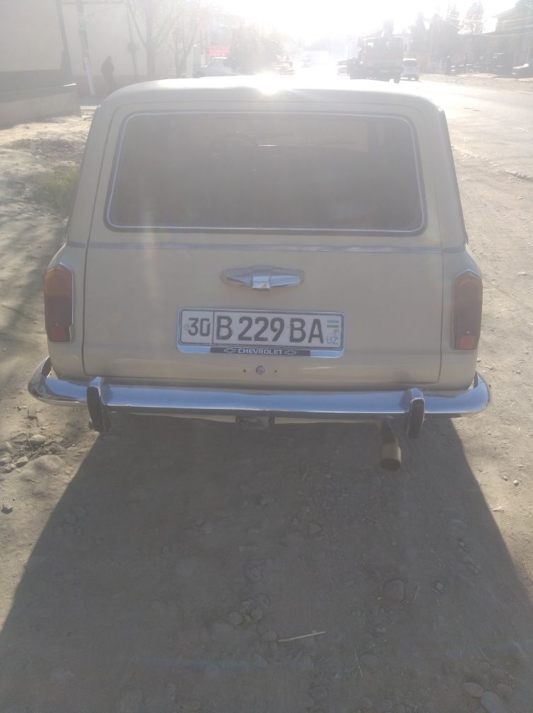 Vaz 2102 sotiladi