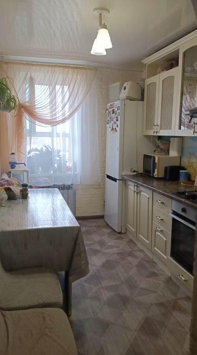 Продам квартиру трехкомнатную