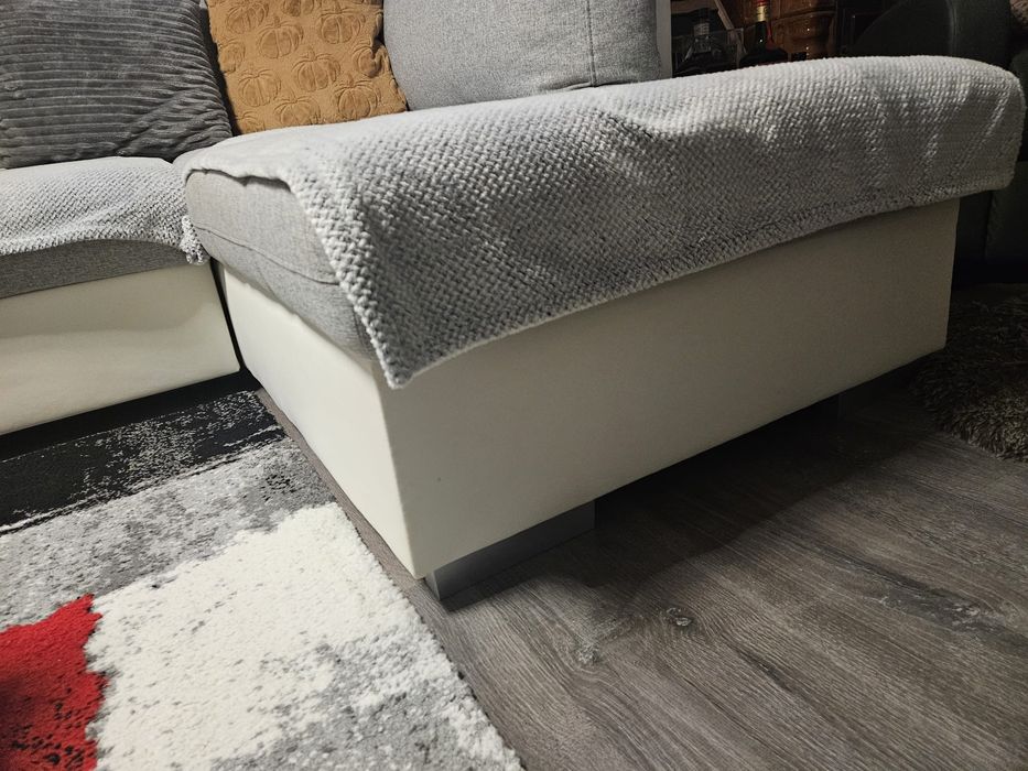 Vând canapea living cu spațiu de depozitare, fara zgârieturi sau ruptu