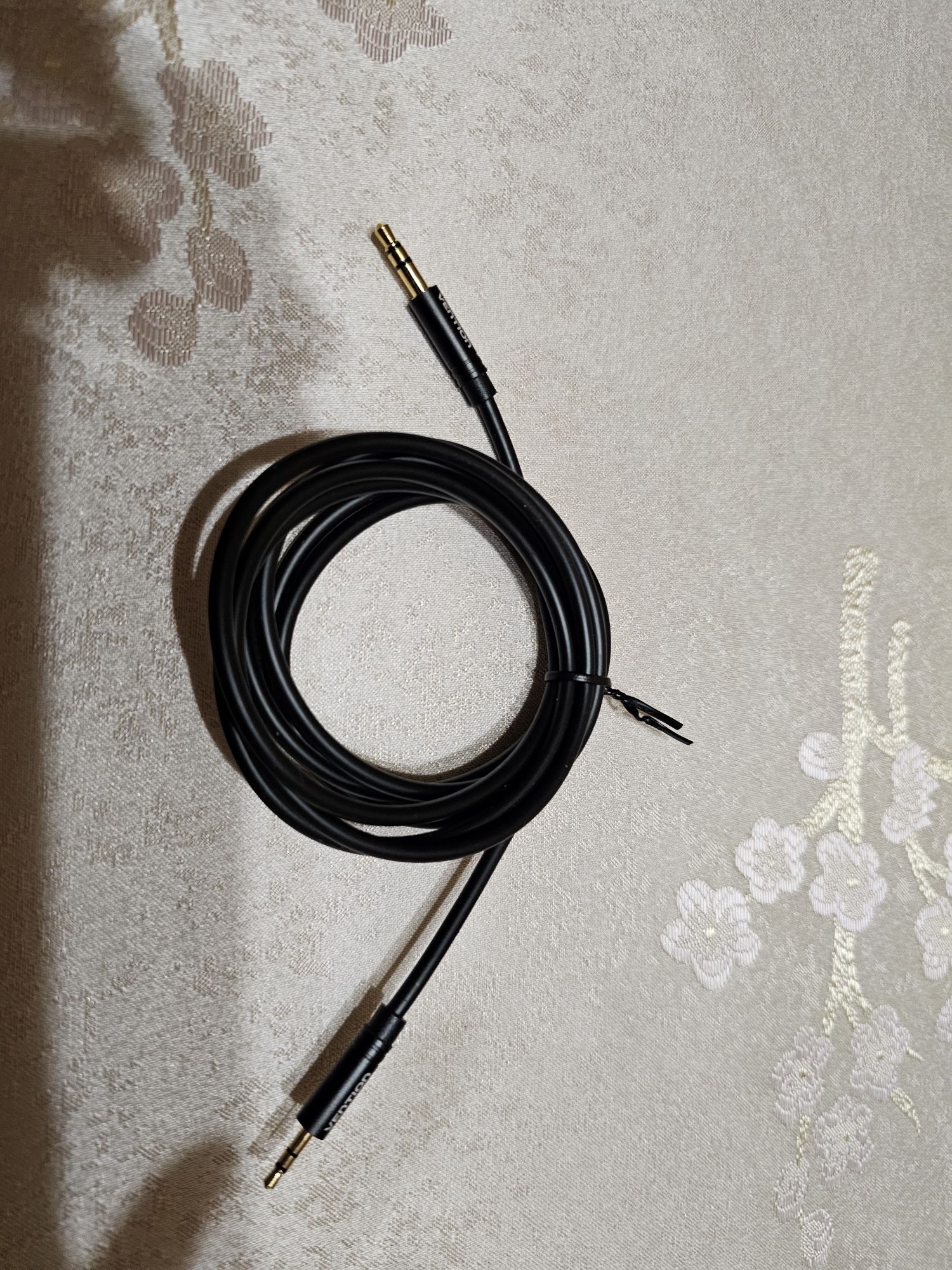 Нов Vention 3.5 mm male към 2.5mm male audio cabel