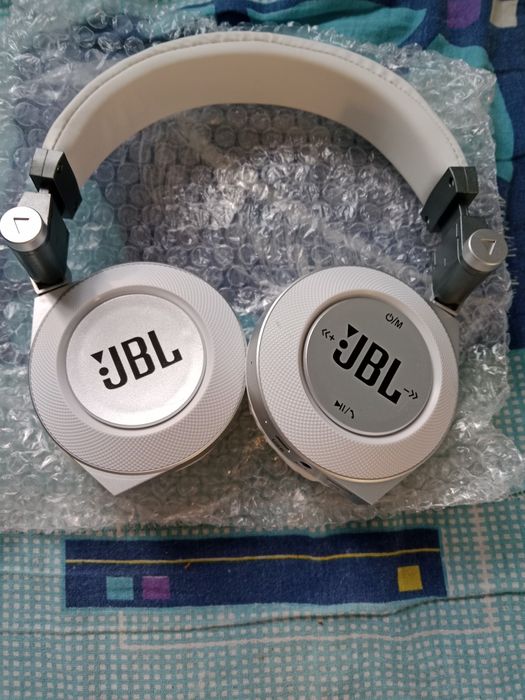 Продаются беспроводные наушники