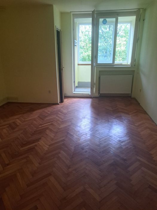 Garsoniera de vânzare