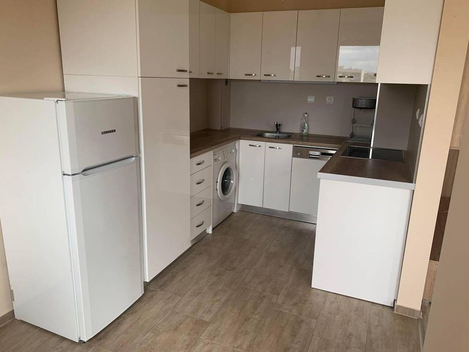 Дава се под наем Тристаен апартамент в Пловдив, Съдийски - 130 кв.м за 600 € - Снимка #1