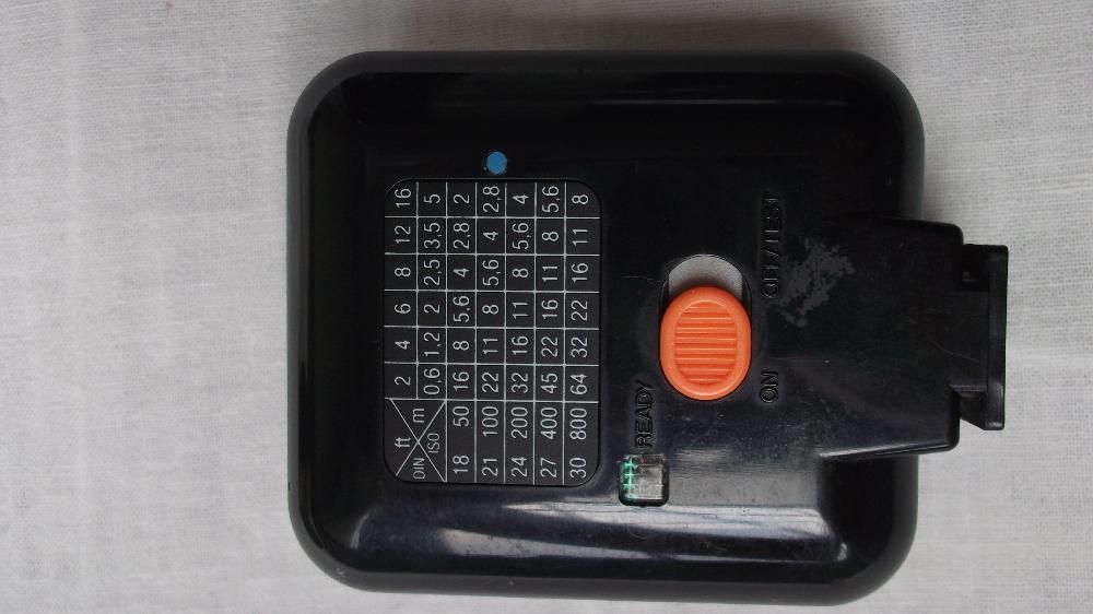 Фотоапарат произведен в Япония плюс светкавица