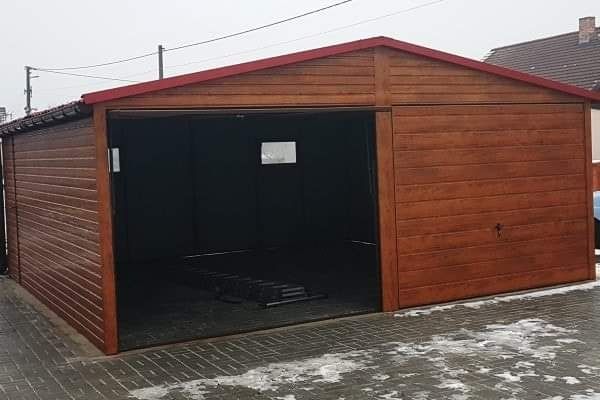 Construim garaje auto pe structura metalica și panouri Sandwich