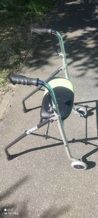 Cadru ajutător rolator