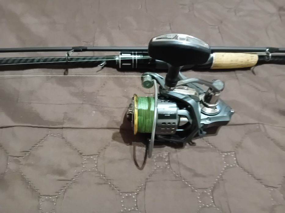 Спининг въдица  с макара deukio da 4000