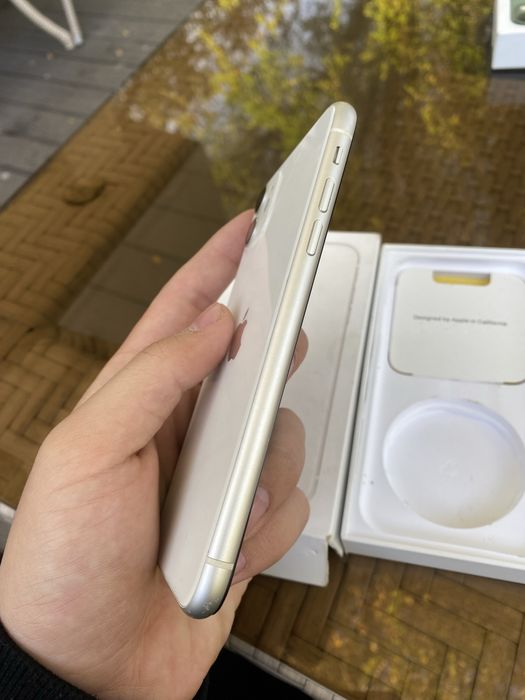 iPhone 11 в хорошем состоянии