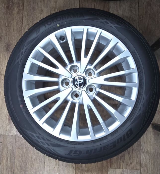 Продам диски с шинами камри 80