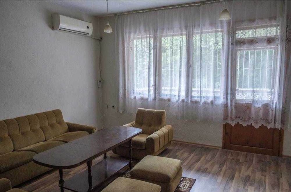 Дава се под наем Тристаен апартамент в Пловдив, Кючук Париж - 117 кв.м за 357 € - Снимка #3