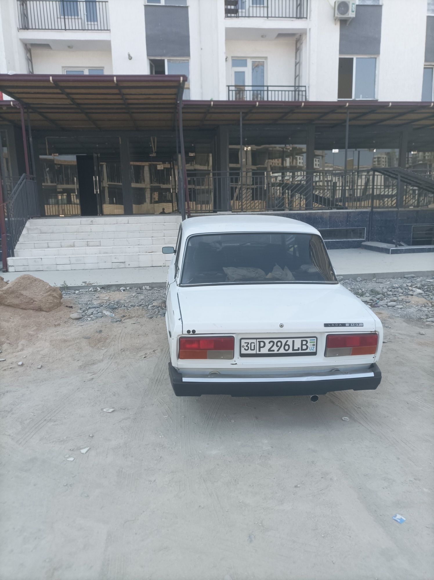 Vaz 2107 sotiladi injiktor mator
