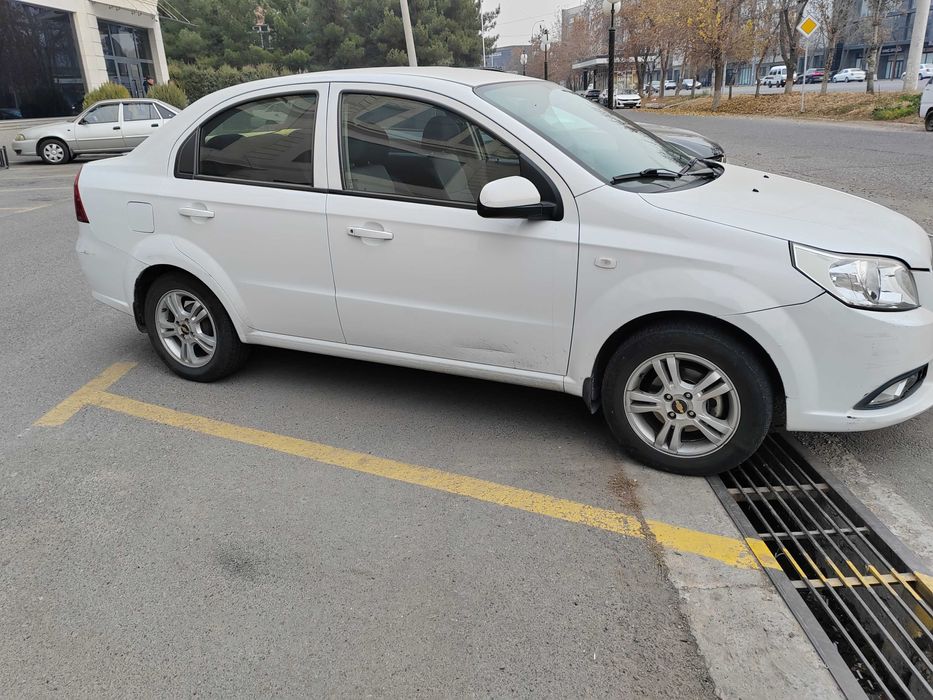 Продаю Nexia 3  2017 года