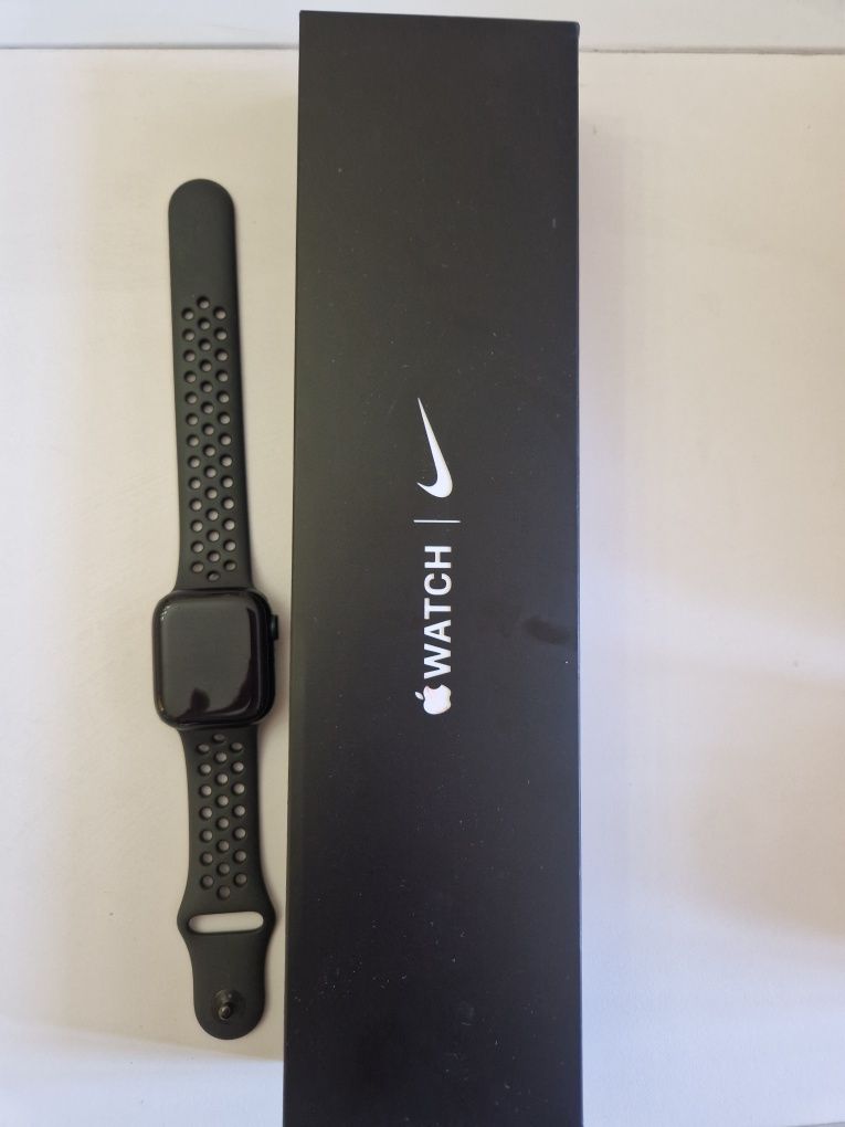 Applw watch 7 nike