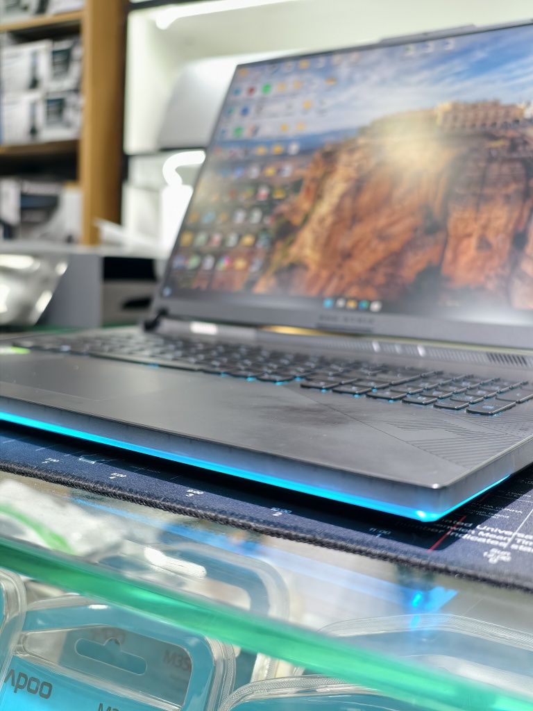 ASUS Rog strix Scar G18