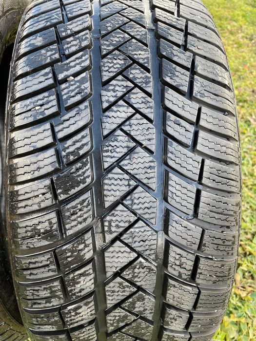 Anvelope iarna 225 50 r17 Vredestein