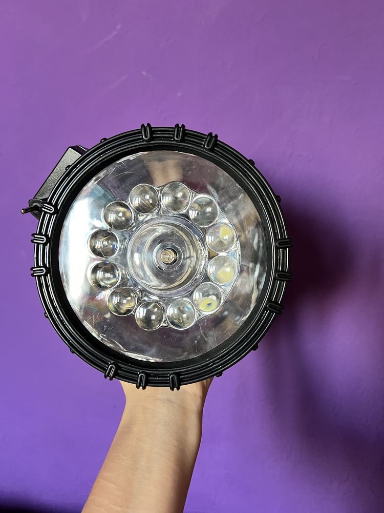 Аккумуляторный фонарь-прожектор