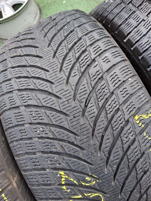 255 45 19 NOKIAN 4броя зимни