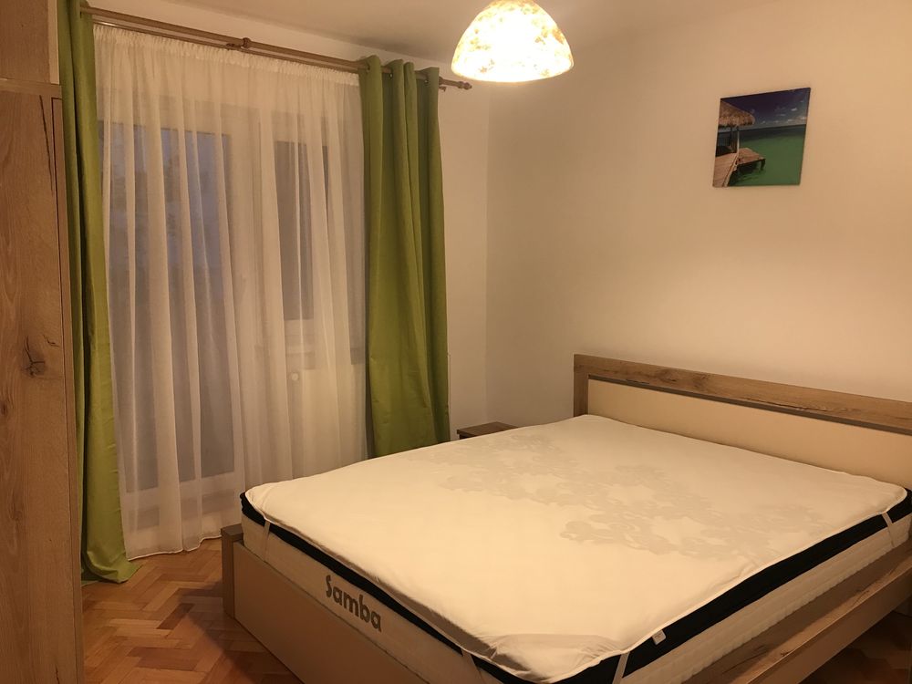 Proprietar inchiriez apartament zona Strand str. Barsei et.1, 2 cam.