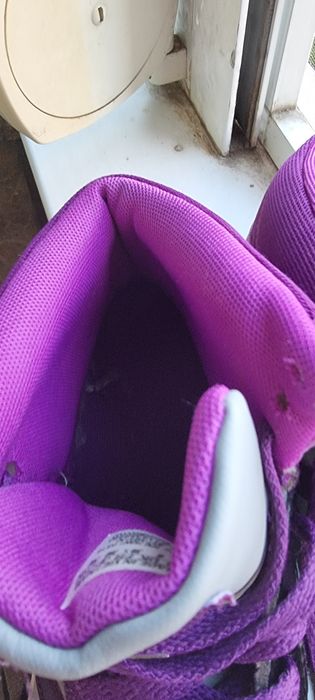 Маратонки ADIDAS  номер 39 1/3.като нови