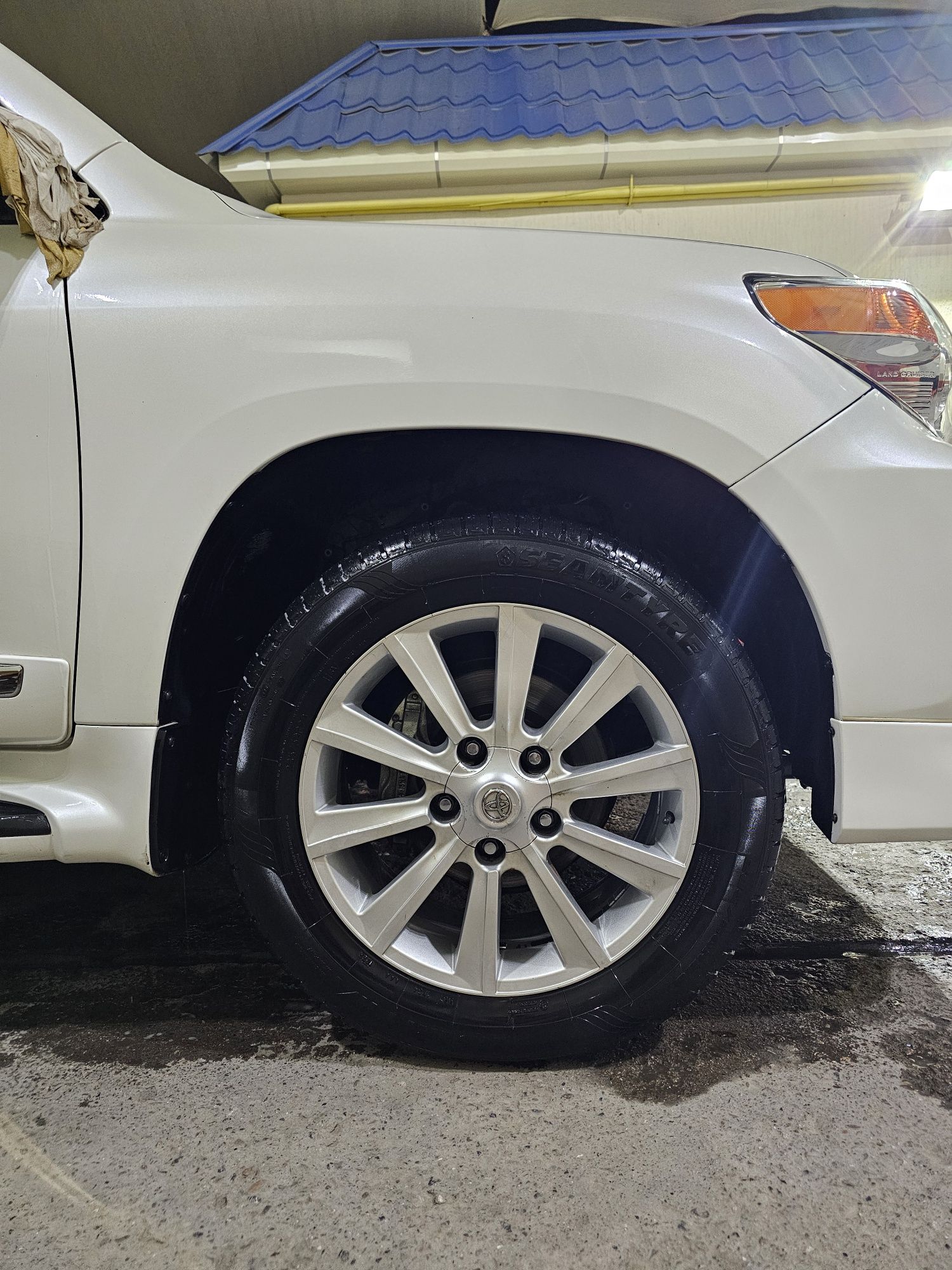 Toyota Land Cruiser 200 модель японка