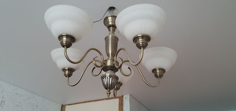 Люстра металлическая