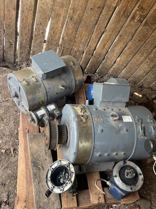 Vand 2 motoare 380 ,curent continuu