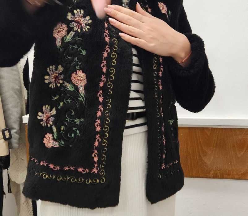 Haina, jacheta neagra de dama cu broderie traditionala, nr. 36