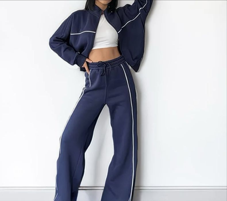 Женский спортивный костюм